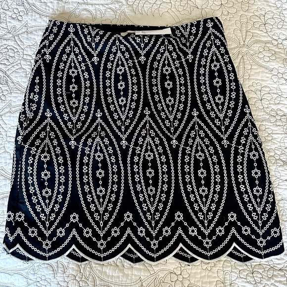 LOFT  Embroidered Scalloped Shift Skirt, BNWT, size 2 - Picture 1 of 4